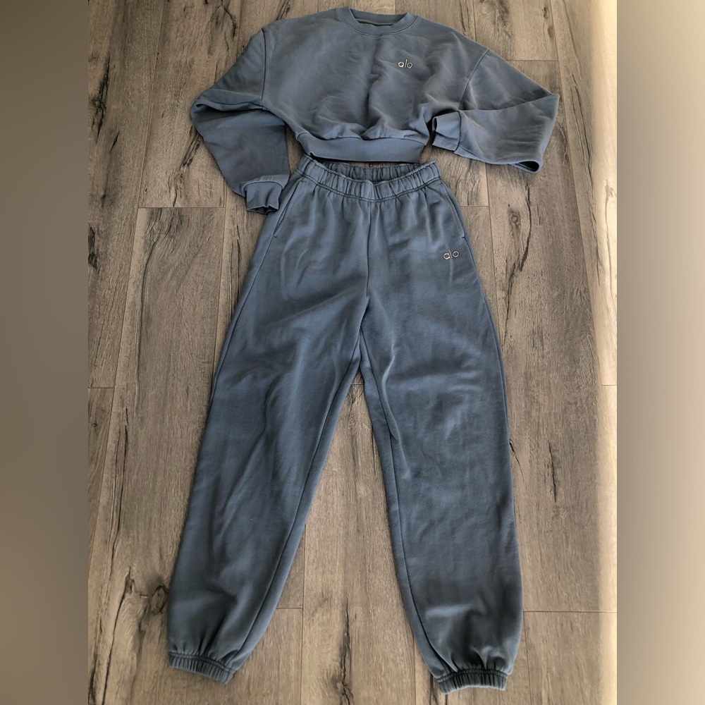 ALO Yoga Celestial Blue Accolade High-Waist Joggers and Crop Sweatshirt Set